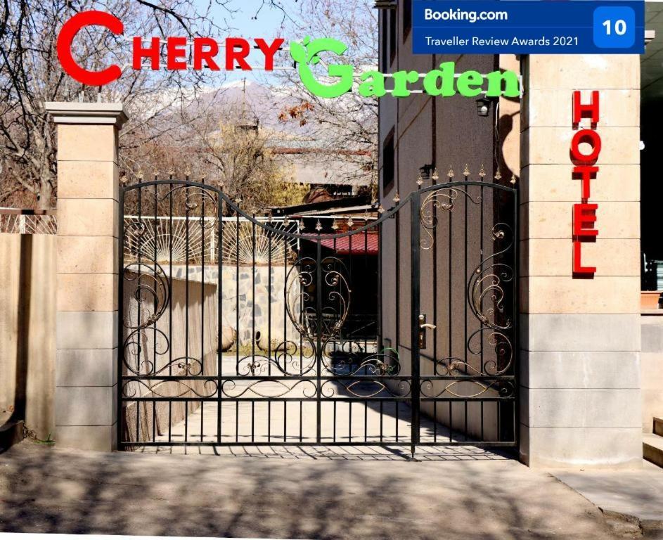 Cherry Garden Boutique Hotel Yeghegnadzor Екстер'єр фото