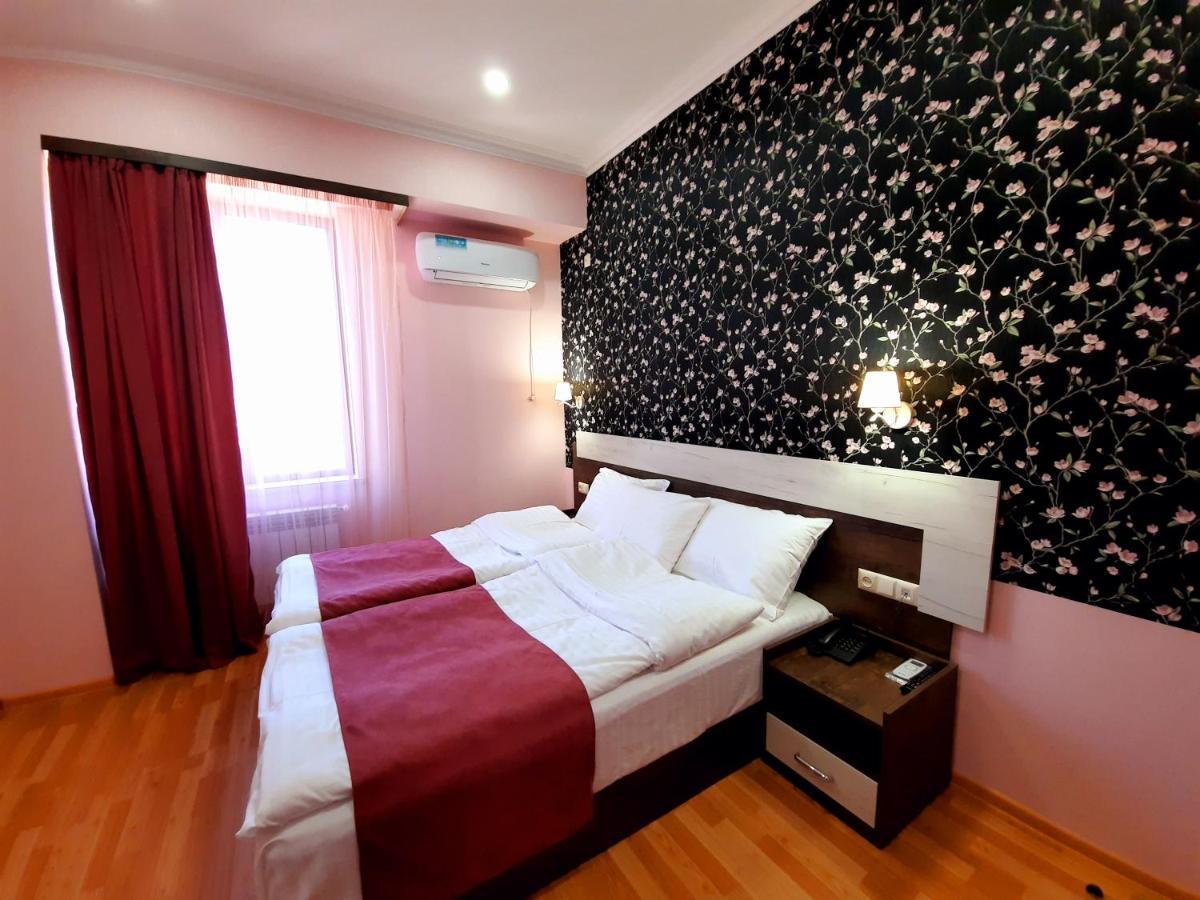 Cherry Garden Boutique Hotel Yeghegnadzor Екстер'єр фото